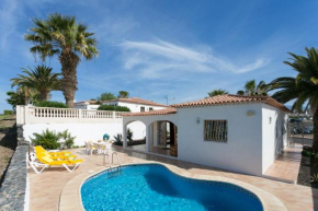 CASA AMARILLA sunny holiday home with heated pool